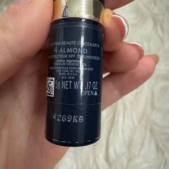 Cle de Peau Concealer SPF 27 Almond - Picture 6 of 6